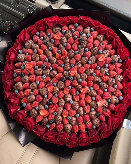 Strawberry in chocolate XXL with delivery to Almaty