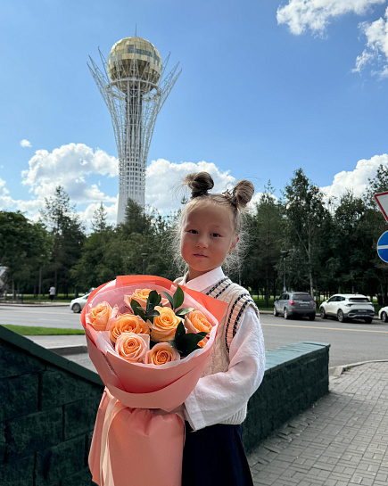 Bouquet of 9 roses with ruscus with delivery to Astana