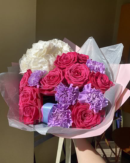 Яркий микс из роз и гортензии с доставкой по Астане
