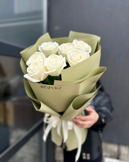 Bouquet of Bouquet of 7 tall roses (70-80cm) flowers delivered to Astana