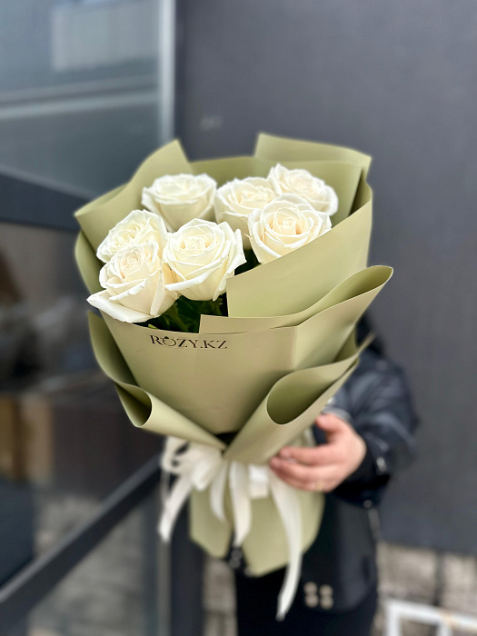 Bouquet of 7 tall roses (70-80cm)