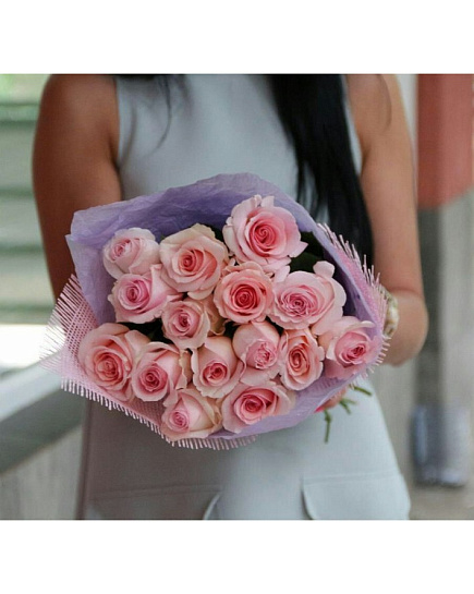 Букет из розовых роз "Узы любви" с доставкой по Астане