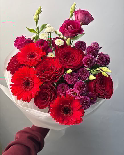 Страстный микс из роз и гербер с доставкой по Астане