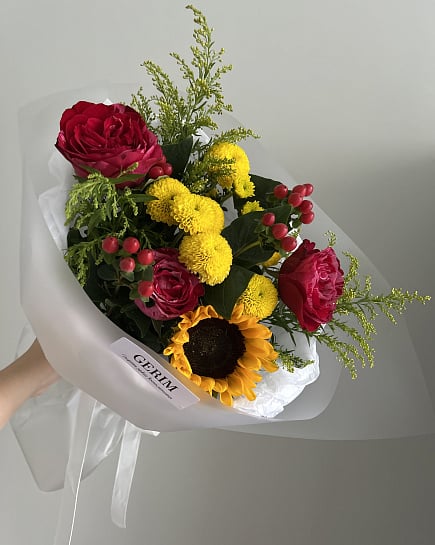 Букет из роз, подсолнуха и хризантем with delivery to Astana