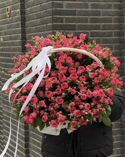 Букет из кустовых роз в корзине  с доставкой по Алматы