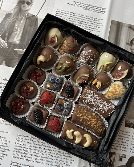 Strawberries in chocolate Monpasier with delivery to Almaty