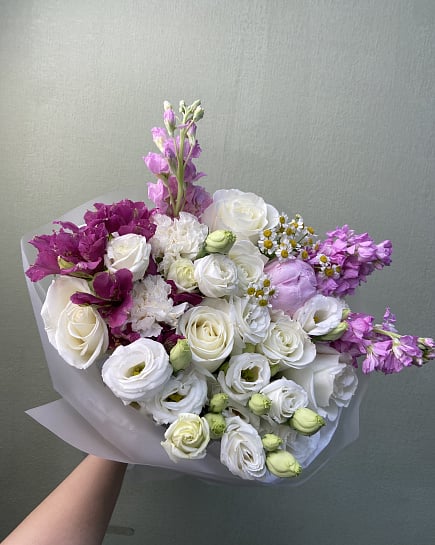 Цветочная палитра с маттиолой и эустомой with delivery to Astana