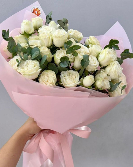 Bouquet of 11 branches of spray roses with delivery to Almaty