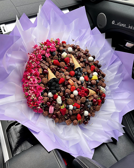 Шоколадный букет с ягодами с доставкой по Астане