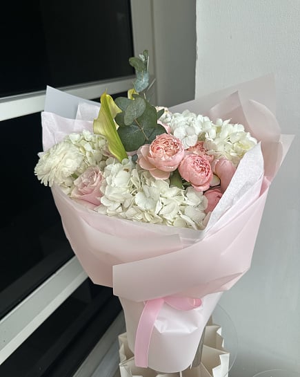 Зефирная нежность с пионовидными розами с доставкой по Астане