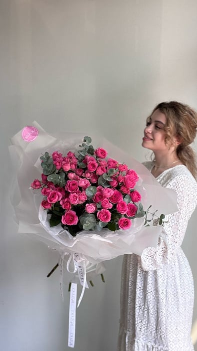 Bouquet of 7 bush roses and eucalyptus Bouquet of 7 bush roses and eucalyptus