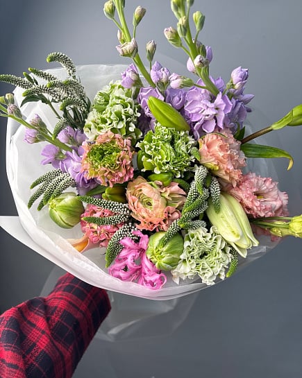 Нежный букет с ранункулюсом и эустомой с доставкой по Астане