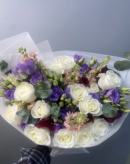 Букет из белых роз и фиолетовой эустомы с доставкой по Астане