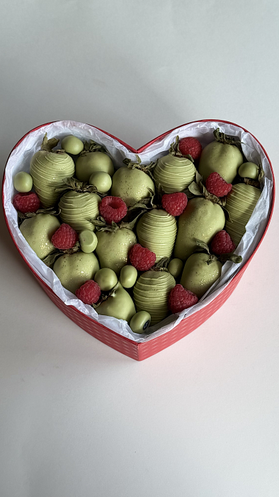 Strawberry in chocolate green match Strawberry in chocolate green match