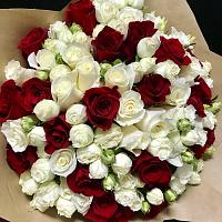 Букет из белых и красных роз Бота