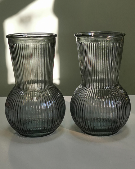 Dark glass vase, pcs. with delivery to Almaty