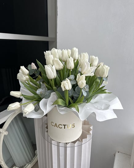 Белоснежная классика в шляпной коробке с доставкой по Астане