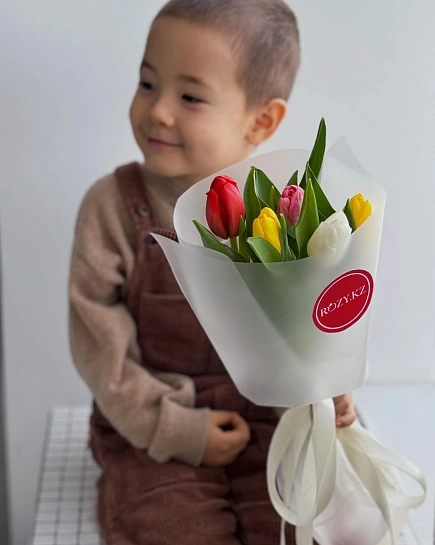 Букет микс из 5 тюльпанов  с доставкой по Астане