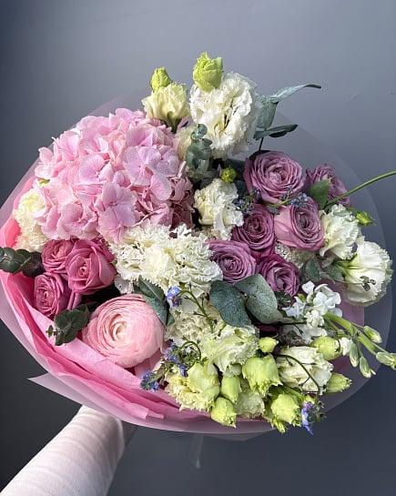 Розовое очарование с гортензией и ранункулюсами с доставкой по Астане