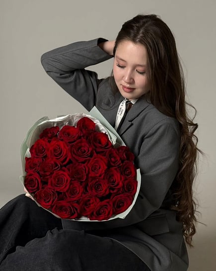 Классический букет из красных роз с доставкой по Астане