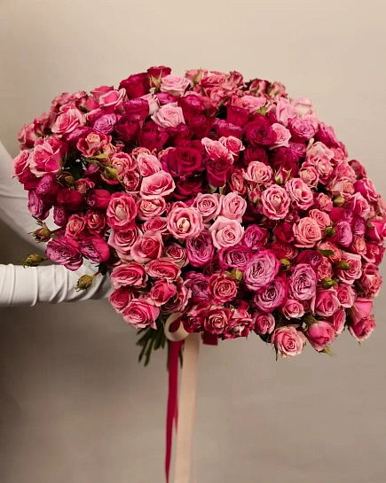 An armful of spray roses with delivery to Astana