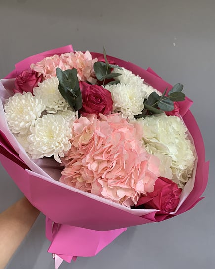 Розово-белый микс с гортензией with delivery to Астане