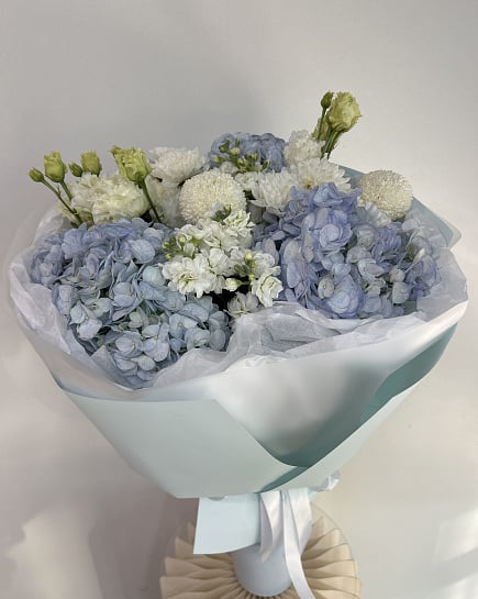 Букет из синей гортензии и хризантем with delivery to Astana