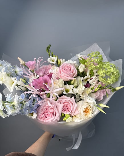 Нежный букет из розовых пионовидных роз и эустомы с доставкой по Астане