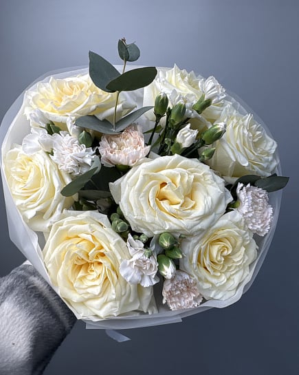 Белоснежная элегантность с гвоздиками с доставкой по Астане