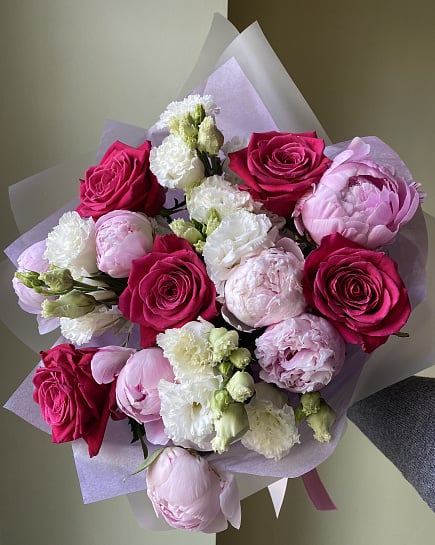 Романтичный микс из пионов и роз с доставкой по Астане