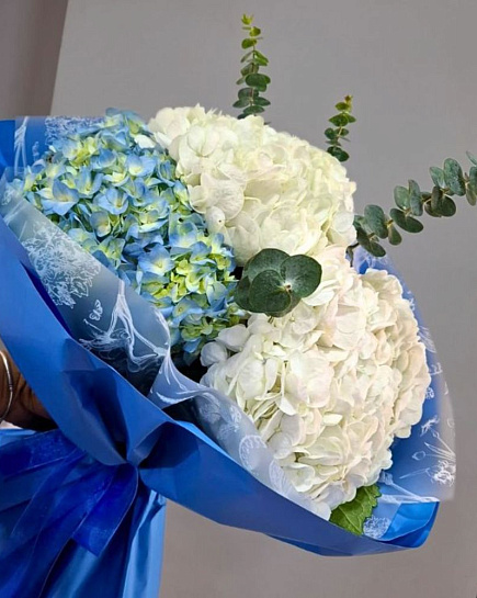 Bouquet of 3 Hydrangeas with eucalyptus with delivery to Almaty