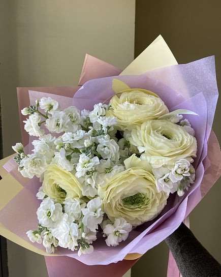 Букет из ранункулюсов и маттиолы с доставкой по Астане