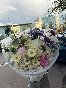 Цветочная симфония с пионами и каллами