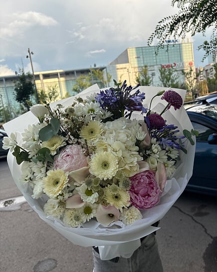 Цветочная симфония с пионами и каллами с доставкой по Астане