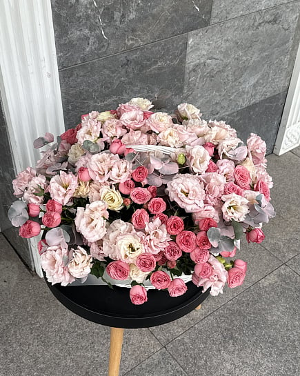 Романтичный микс из эустомы и кустовых роз с доставкой по Астане