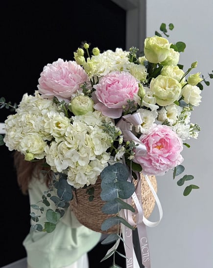 Цветочная корзина её мечты, размера XXL с доставкой по Астане