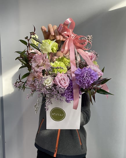 Сиренево-розовый микс в стильной упаковке с доставкой по Астане