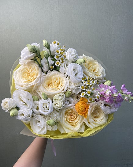 Солнечный микс с ранункулюсом и маттиолой with delivery to Astana