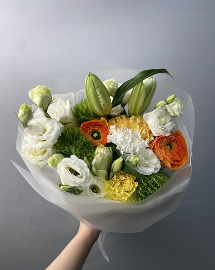 Яркий букет с ранункулюсом и эустомой с доставкой по Астане