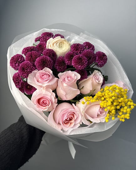 Нежный букет из роз, хризантем и мимозы с доставкой по Астане