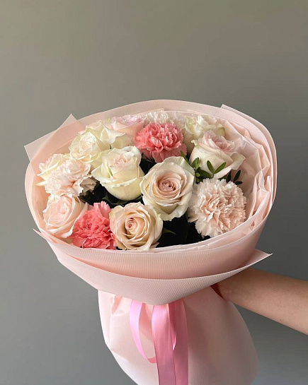 Roses with dianthus with delivery to Pavlodar