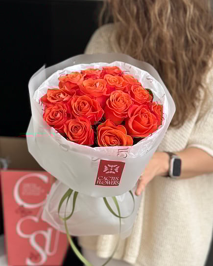Моно букет из огненных роз в подарочной коробке с доставкой по Астане