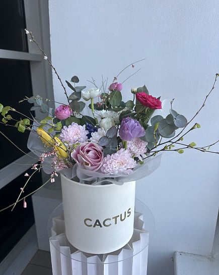 Весенняя палитра в шляпной коробке с доставкой по Астане