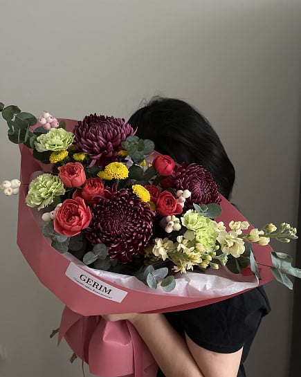 Большой круглый букет с розами и хризантемами with delivery to Astana