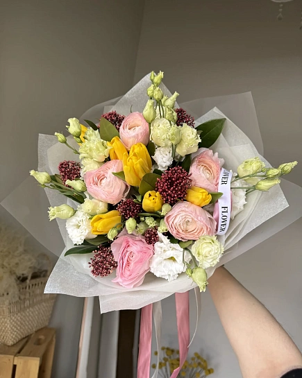 Ранункулюсы, тюльпаны, скиммия с доставкой по Астане