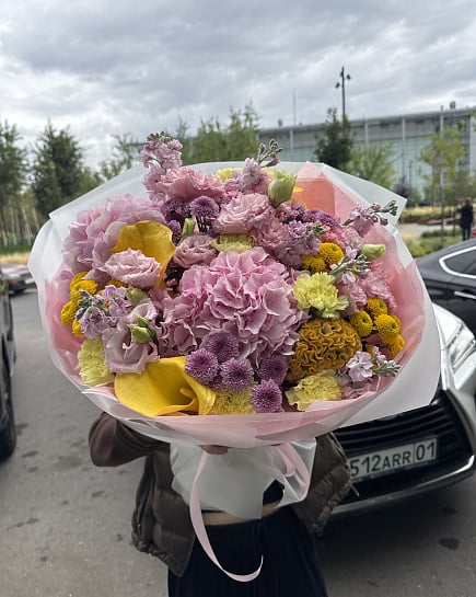 Большой круглый букет с гортензией и каллами с доставкой по Астане