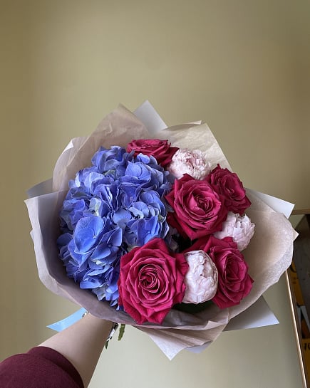 Контрастный дуэт: Гортензия и пионовидные розы с доставкой по Астане