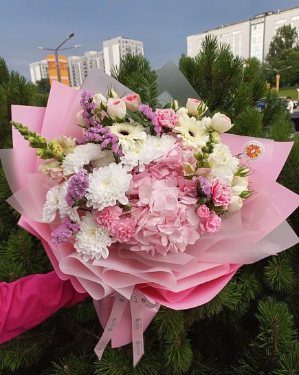 Розовое облако из гортензий и кустовых роз with delivery to Almaty
