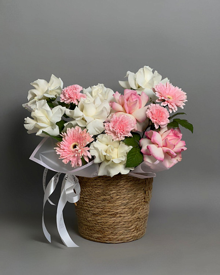 Basket with roses 