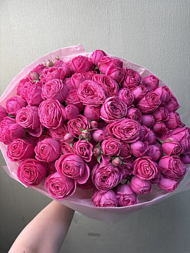 Розовое облако из кустовых роз